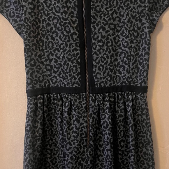 ann taylor loft • black& gray knit short sleeve leopard cheetah print mini dress - Picture 15 of 17